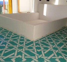 Suelo pintado con Autentico Chalk Paint y plantilla